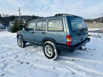 Jeep Cherokee XJ - 4
