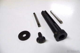 Adaptér na uhlovú brúsku pre kefovací valec - 4