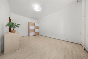 SVETLÁ GARSÓNKA, MUROVANÁ PIVNICA, NÍZKE NÁKLADY, OSTREDKY - 4