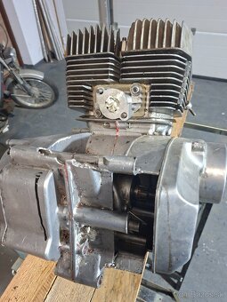 Jawa 350 638 Motor - 4