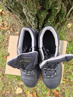 Pracovná bezpečnostná obuv - 4