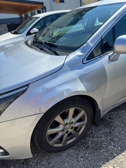 TOYOTA AVENSIS T27 FACELIFT - 4