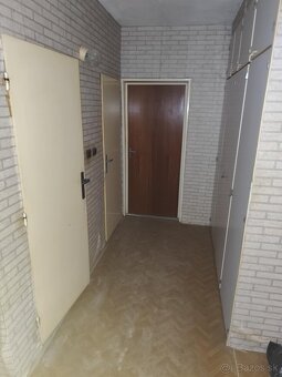 2,5 IZBOVÝ BYT NA PREDAJ V PÔVODNOM STAVE - 4