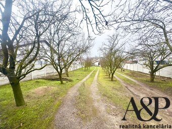 4 IZBOVÝ RD S GARÁŽOU, POZEMOK 776M2, ŽELEZNIČNÁ UL., SENICA - 4