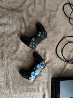 Predám Ps4 - 4
