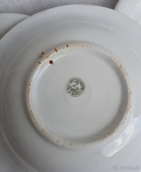 Biele hrubostenné taniere, nástenka - 4