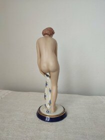 Royal dux akt žena s uterákom porcelánová soška - 4