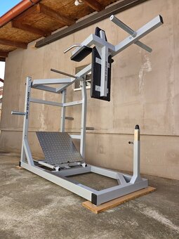 Pendulum squat - 4