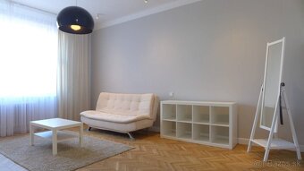Elegantný byt na Žilinskej kde sa stretáva história a moder - 4