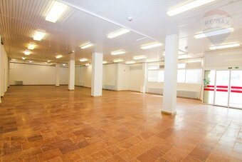 Na prenájom obchodné priestory 460 m2 na prízemí, Laborecká  - 4