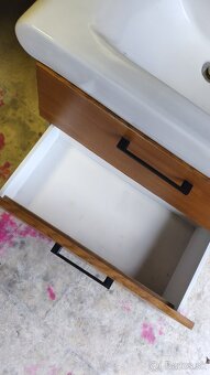 Lacno predám umývadlo spolu so zavesnou skrinkou - 4