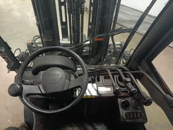 Čelni vozík Toyota 02-8FGF18 s Dvouvidlice - 4