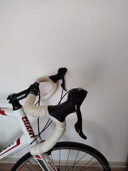 Cestný bike GIANT Defy - 4