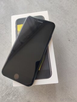 Apple iPhone SE 2020 - 4
