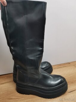 Zara masívne vysoké čižmy č. 38 - 4
