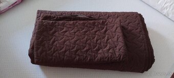 Tmavohnedý prehoz na posteľ + 2 obliečky na vankúš - 4