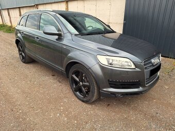 Audi Q7 3.0 TDI S-Line Quattro 7 míst - 4