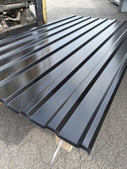 Trapezový plech T-18 čierna 0,5hr. 2m - 4