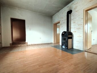 Rodinný dom s pozemkom 822 m2 vo Veľkom Mederi - 4