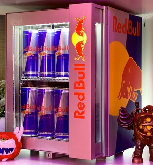 Krásna, maličká - RedBull chladnička - 4