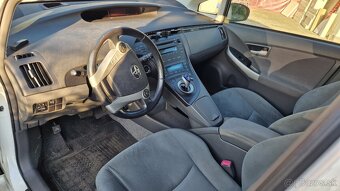 Toyota Prius III - 1,8 Automat HYBRID r.2010 SLEVA možná - 4