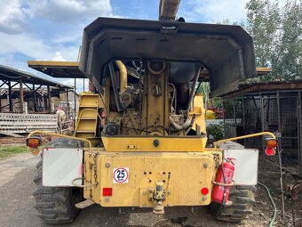 Predám samohybnú rezačku Newholland Fx375 - 4