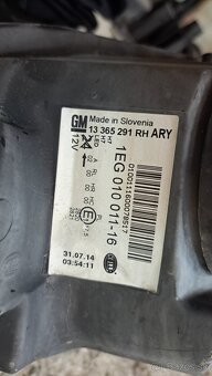 Predné svetlá Opel Astra J 2014 - 4