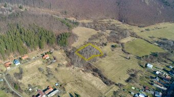 Predaj pozemku o výmere 3658m2 v obci Ostrý Grúň - 4