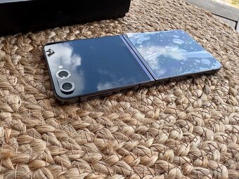 Samsung galaxy Z Flip 5, úplne novy telefón - 4