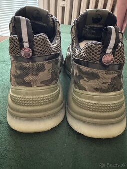Steve Madden - 4
