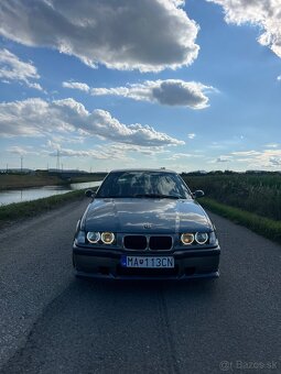 BMW e36 sedan 320i - 4