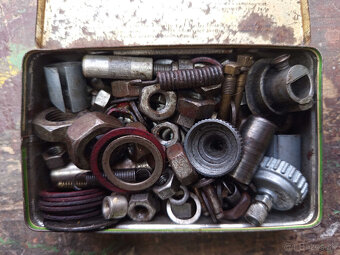 krabička so súčiastkami na pionier - 4