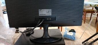 Predam 24" LED lcd monitor Samsung S24D300H - 4