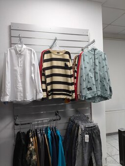 Predám nábytok a vybavenie predajne - 4