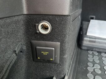 Touran,2.0tdi,110kw,2017,212000km,dsg,higline,modra metaliza - 4