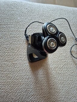 Stojcek na holenie brady - philips - 4