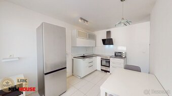 Zariadený 2i byt 65 m² s parkovacím miestom v staršej novost - 4