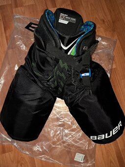 Bauer rukavice, ramená, nohavice - junior - 4