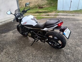 Yamaha XJ6 - 4