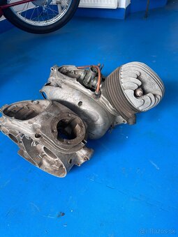 Motor ČZ 150c - 4