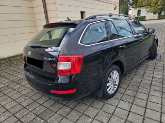 Škoda Octavia Combi 2.0 TDI DSG Ambition Navi DVD R16 OrigKM - 4