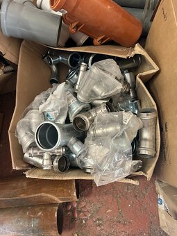 Rôzny inštalatersky material - 4