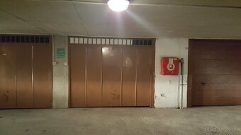 Predám veľkú garáž 23m2, Raketová/Jazero, EL +WC +teplá voda - 4