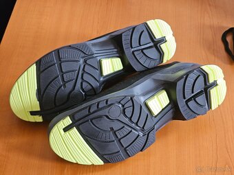 Pracovná obuv UVEX S1 47 - 4