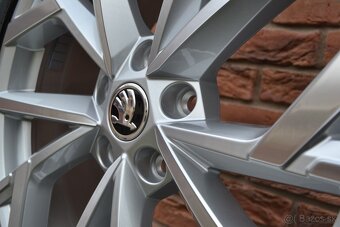 5x112 R18 Zimna sada Org. Skoda Octavia 4 + 225/45 R18 pneu - 4