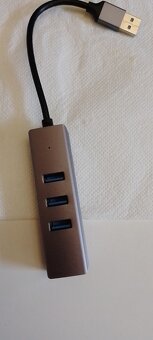 3x USB 3.1 HUB s Ethernetom 1Gb/s + spätná kompatibilita USB - 4