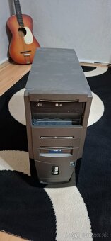 Velka pc bedna bez ventilátorov - 4