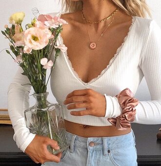 krátke topy vel. UNI - 4