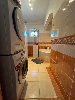 Na predaj rodinný dom, 2x garáž, pozemok o výmere 570m2 - ob - 4