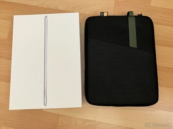 Apple iPad 6th 2018 9,7" WiFi 32GB + klavesnica Belkin - 4